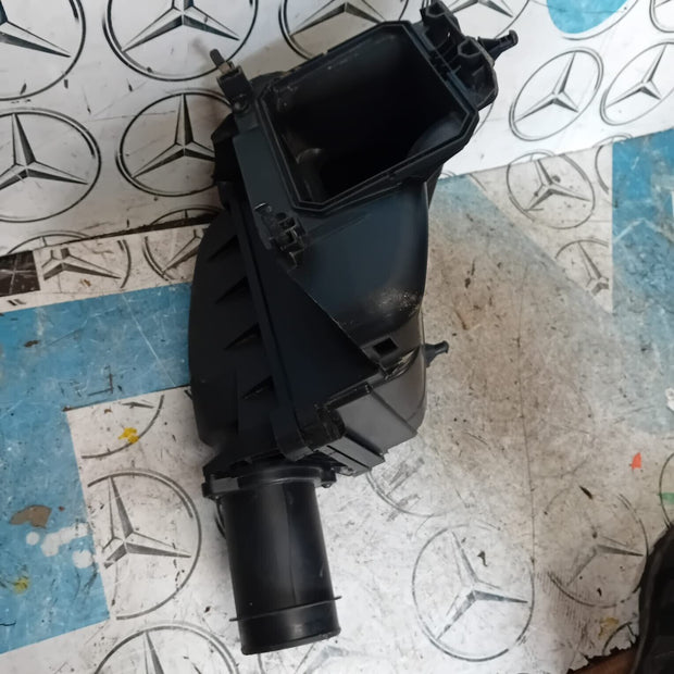 MERCEDES BENZ  A-CLASS W176 PETROL AIR FILTER HOUSING BOX   A2700900401