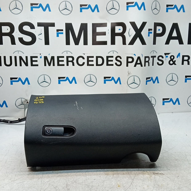 MERCEDES BENZ  C-CLASS W205 DASHBOARD GLOVEBOX  2015 A2057800191 FM001575