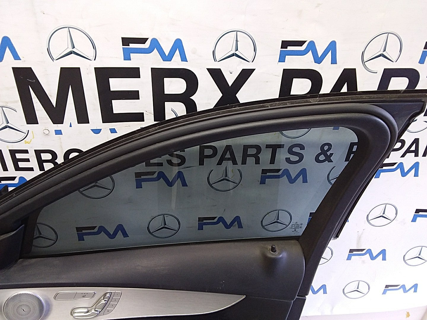 MERCEDES BENZ C-CLASS W205 SLN DRIVER FRONT DOOR OSF GREY 2014-21  FMD621
