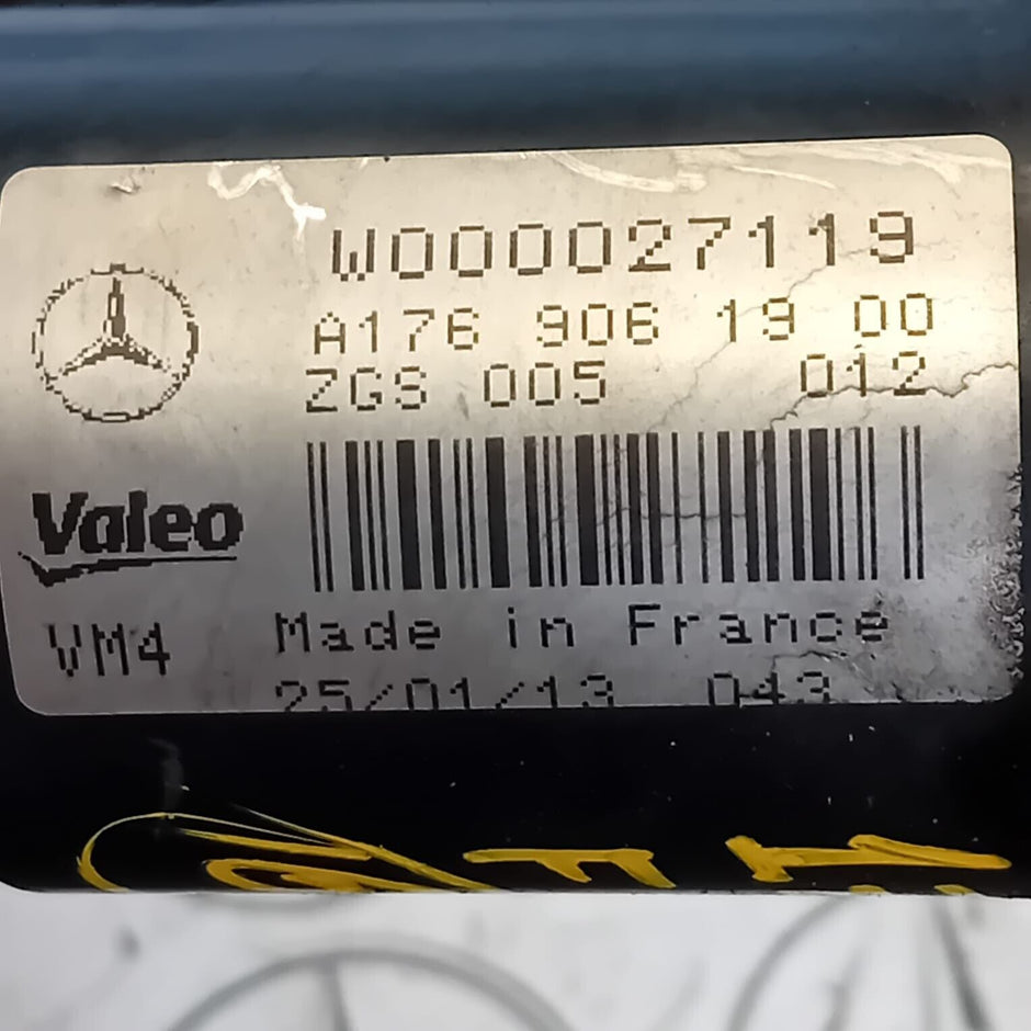 MERCEDES BENZ A CLASS W176 WINDSCREEN WIPER MOTOR & LINKAGE A1769061900