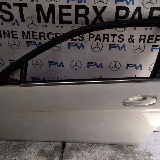 MERCEDES BENZ  C-CLS W204 SLN PASSENGER FRONT DOOR NSF WHITE 2008-14  FMD588