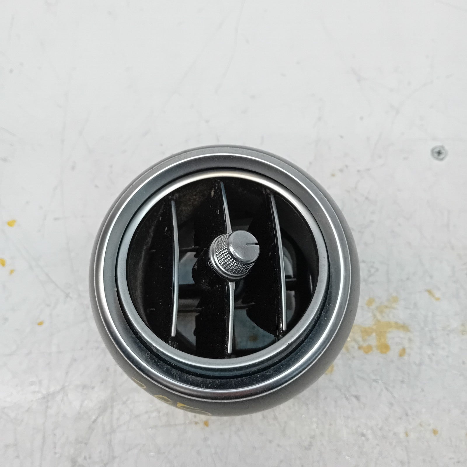 MERCEDES C-CLASS W205 DASHBOARD AIR VENT DRIVER SIDE 2014 A2058304400 FM001178