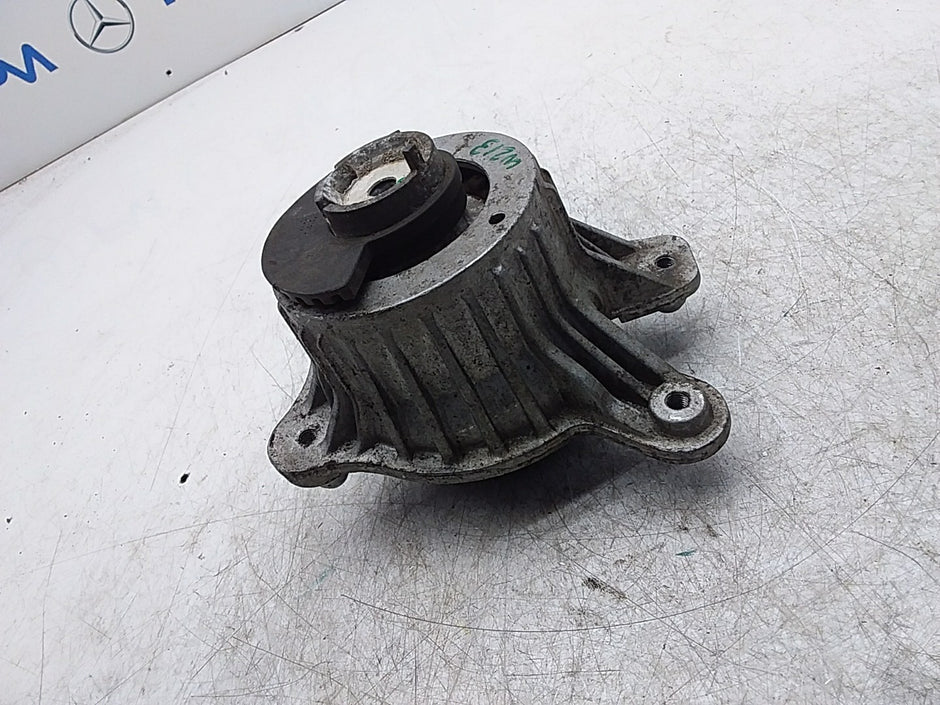 MERCEDES BENZ  E-CLASS W213  ENGINE MOUNT RIGHT OS A2132400600 FMR332
