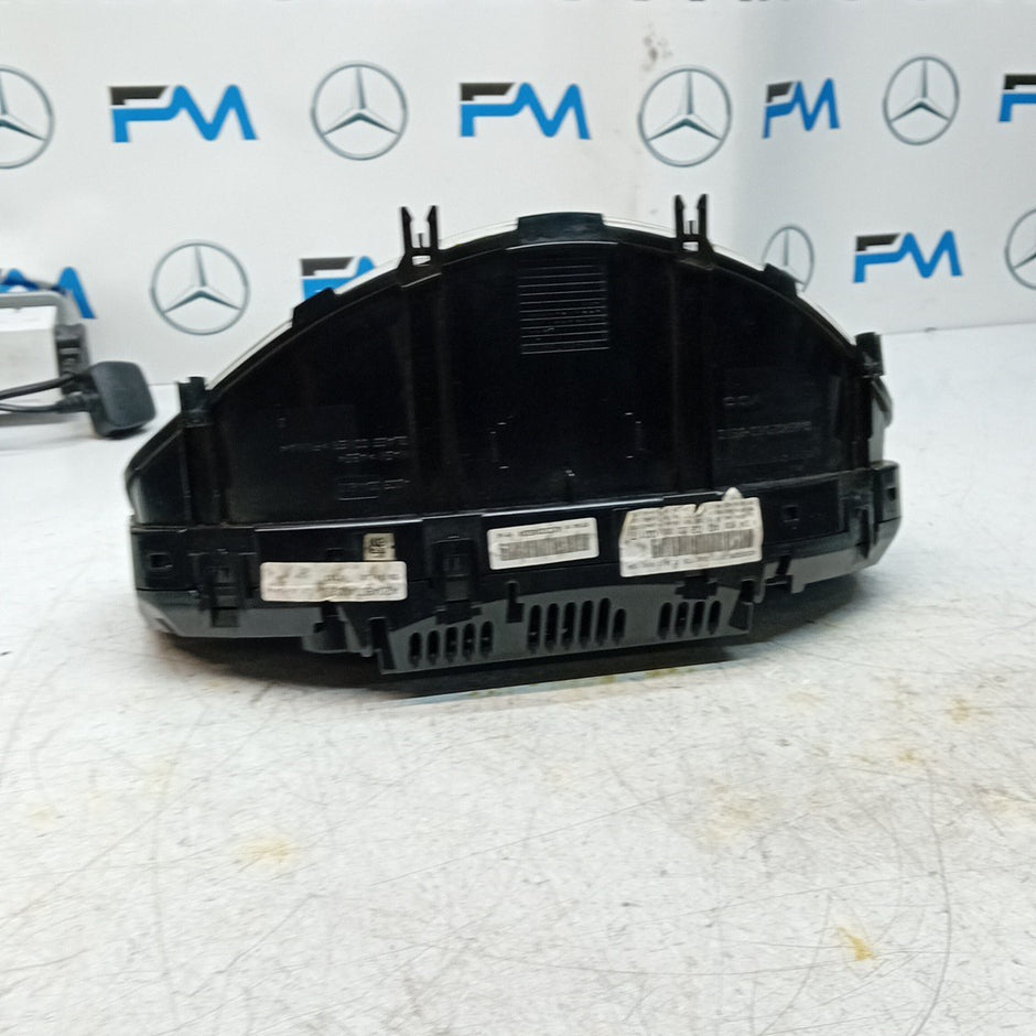 MERCEDES C-CLASS W204 SPEEDOMETER INSTRUMENT CLUSTER BLACK A2049004002 FM001559