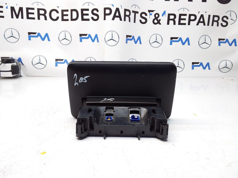 MERCEDES C-CLASS W205 2016 SAT NAV MULTIMEDIA SCREEN A2059004113 FM00685