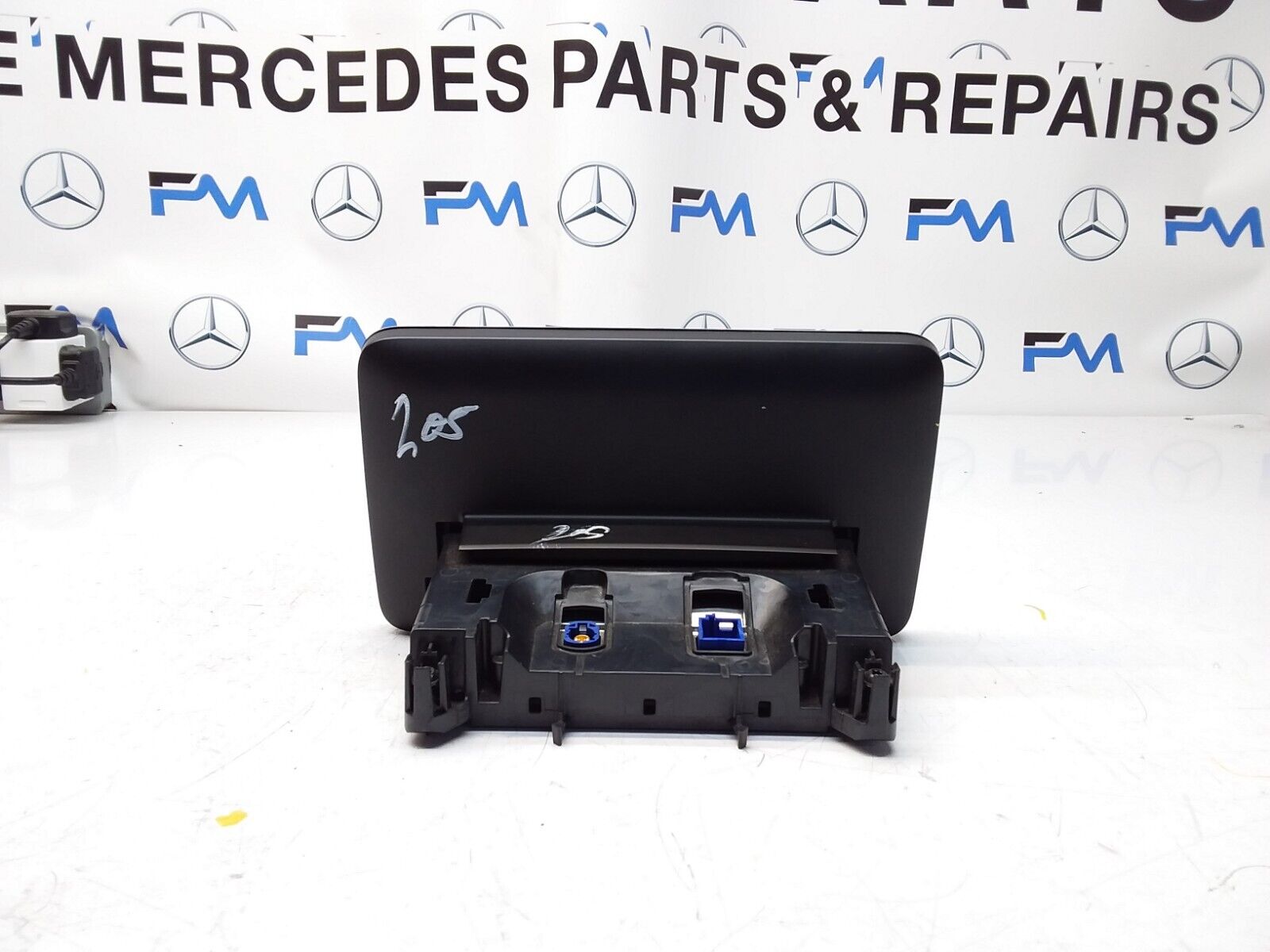 MERCEDES C-CLASS W205 2016 SAT NAV MULTIMEDIA SCREEN A2059004113 FM00685