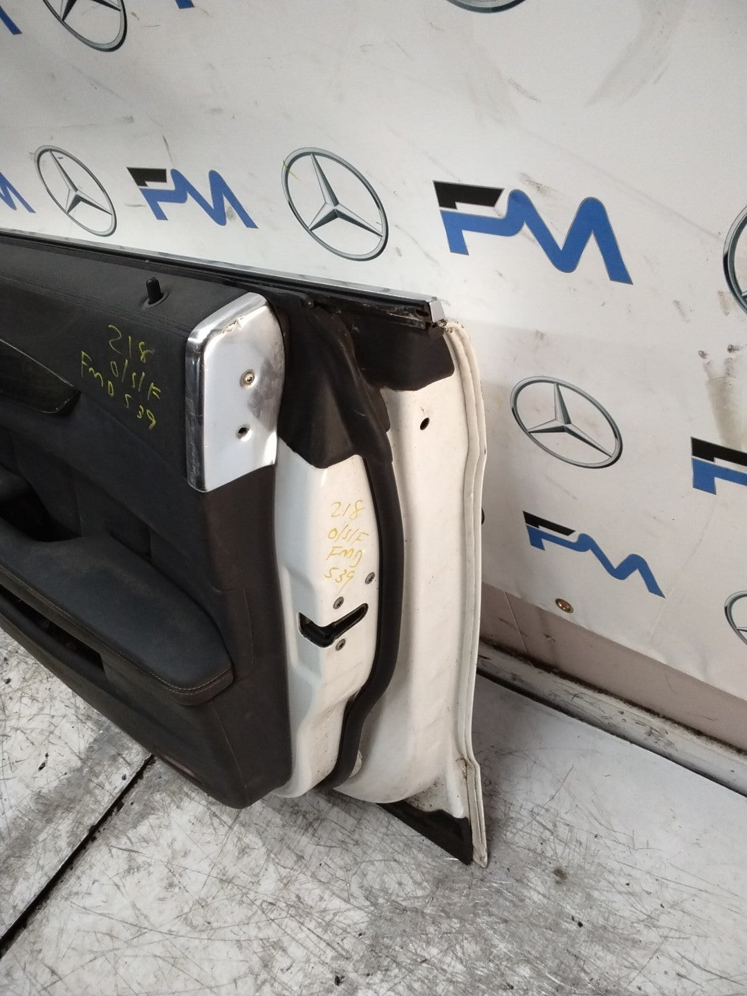 MERCEDES BENZ CLS W218  DRIVER FRONT DOOR OSF WHITE 2011-18 FMD539