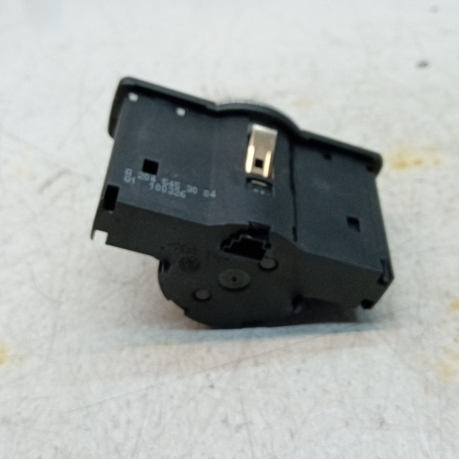 MERCEDES C-CLASS W205 HEADLIGHT CONTROL SWITCH 2014 A2045453004 FM001563