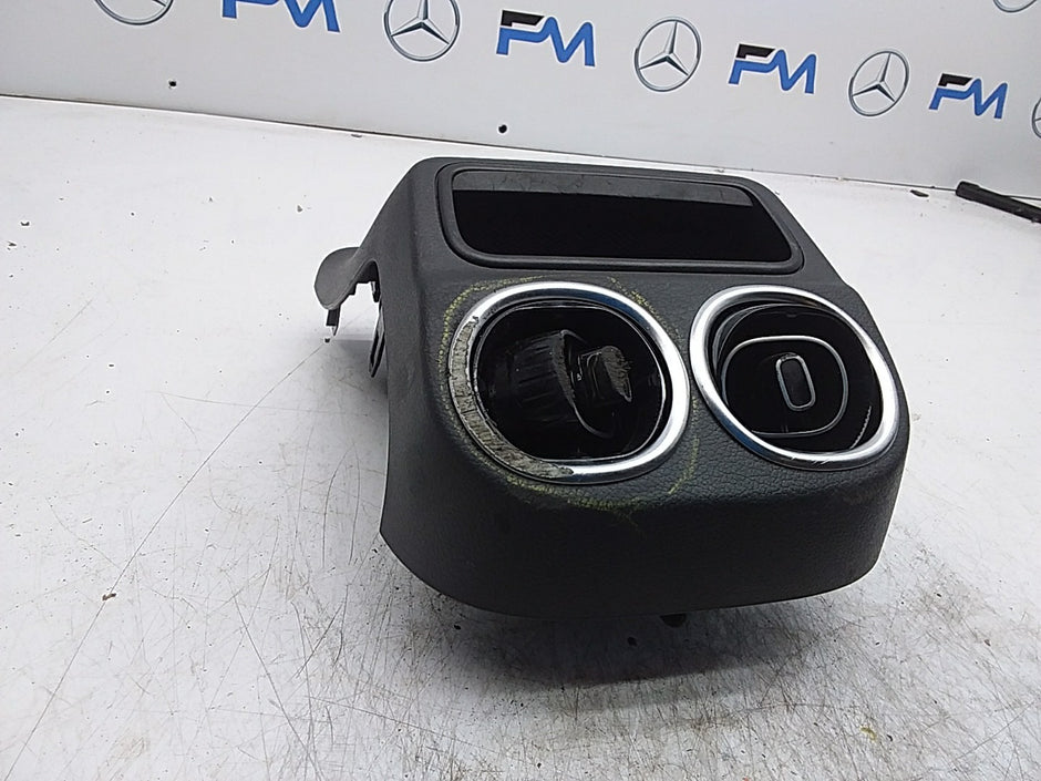 MERCEDES C-CLASS W206 REAR CENTRE AIR VENTS DAMAGED A2066806500 FMR214