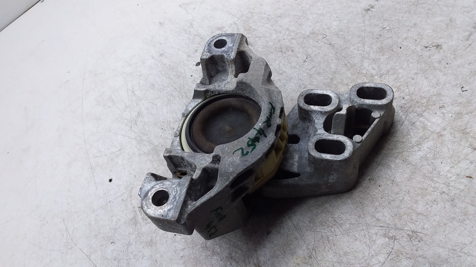 MERCEDES BENZ B-CLASS W246 LEFT ENGINE MOUNT A2462400217 FMR452