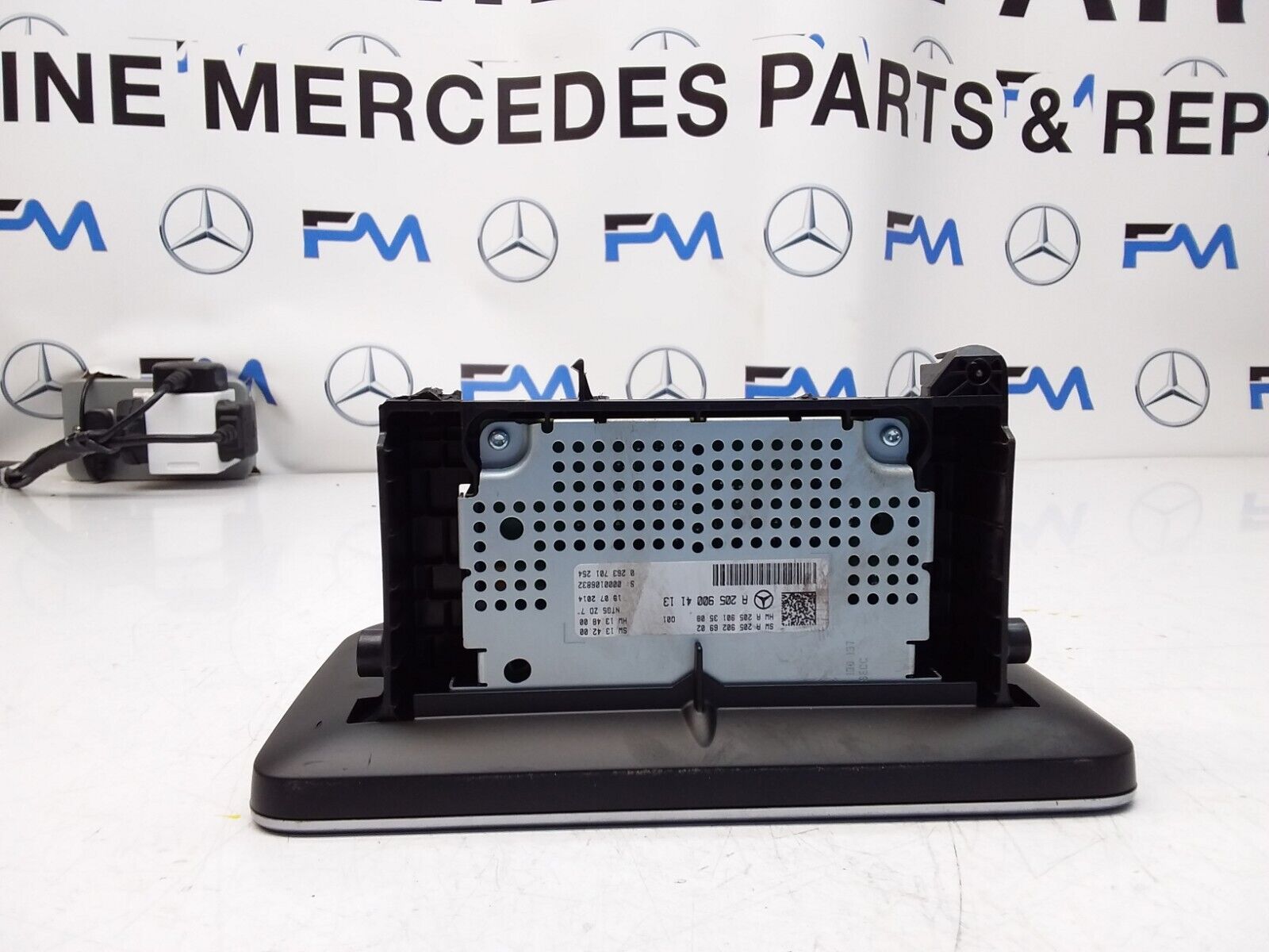 MERCEDES C-CLASS W205 2014 SAT NAV MULTIMEDIA SCREEN A2059004113 FM00677