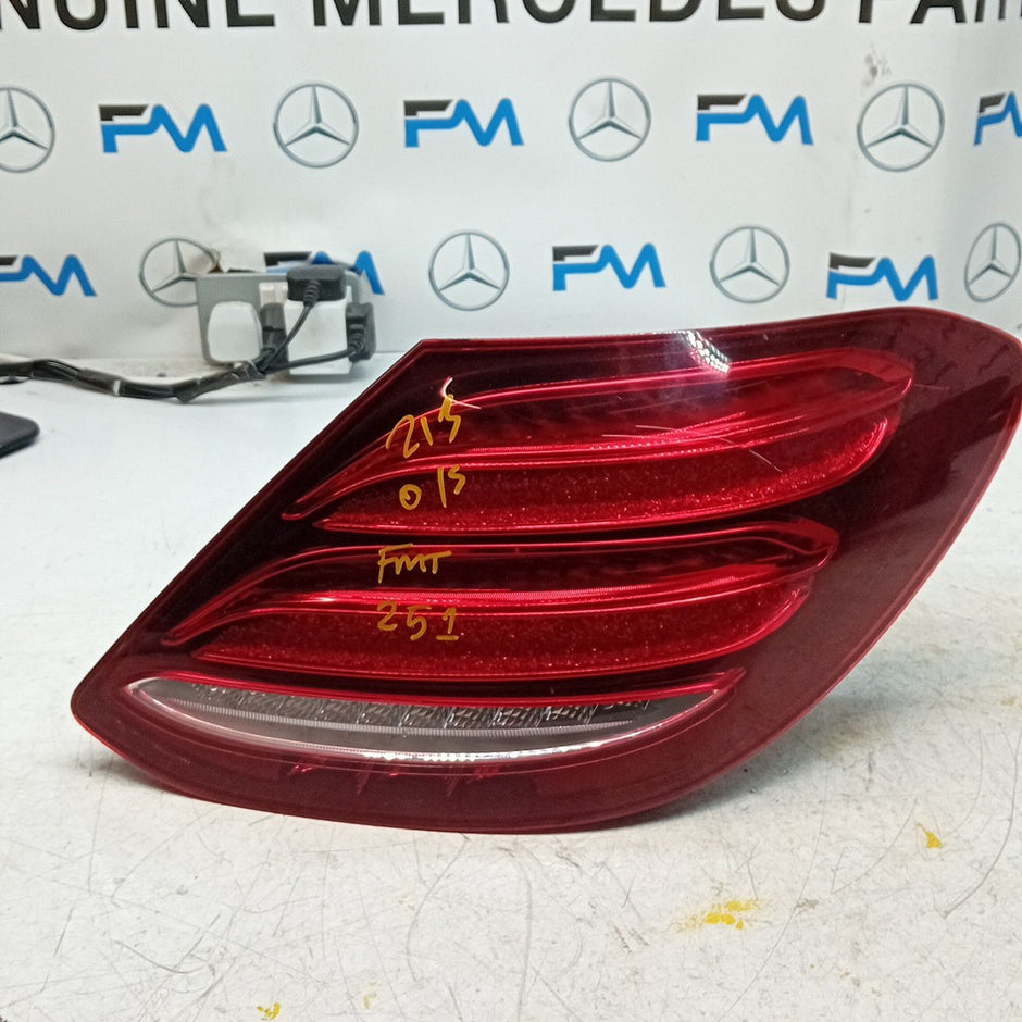 MERCEDES E-CLASS W213 DRIVER RIGHT OS REAR TAIL LIGHT A2139068000 FMT251