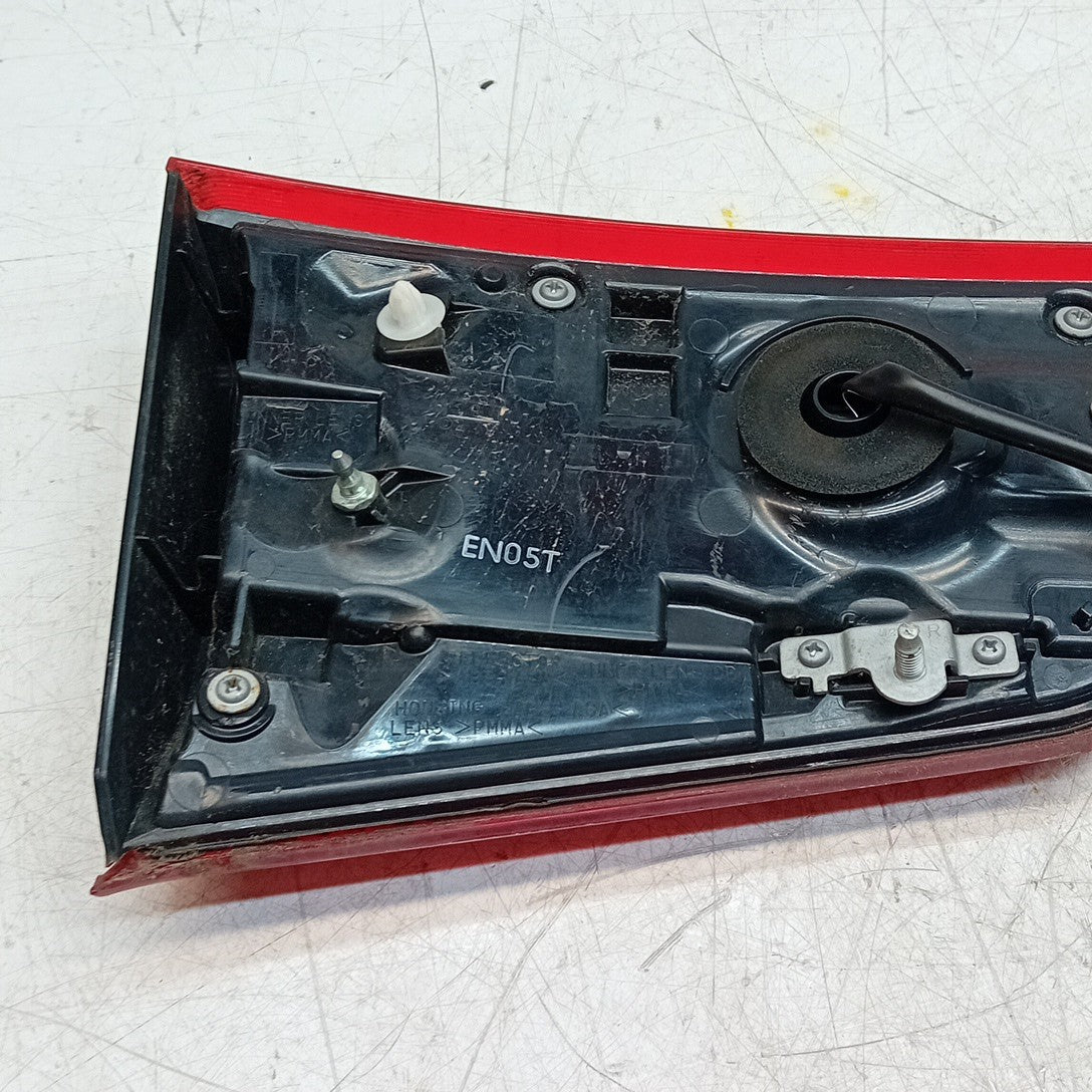 MITSUBISHI OUTLANDER MK3 DRIVER SIDE RIGHT REAR INNER TAIL LIGHT 2013 FMT298