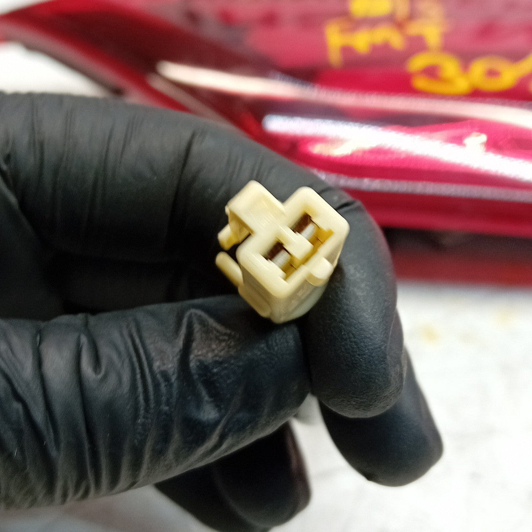 MITSUBISHI OUTLANDER MK3 DRIVER SIDE RIGHT REAR INNER TAIL LIGHT 2013 FMT301