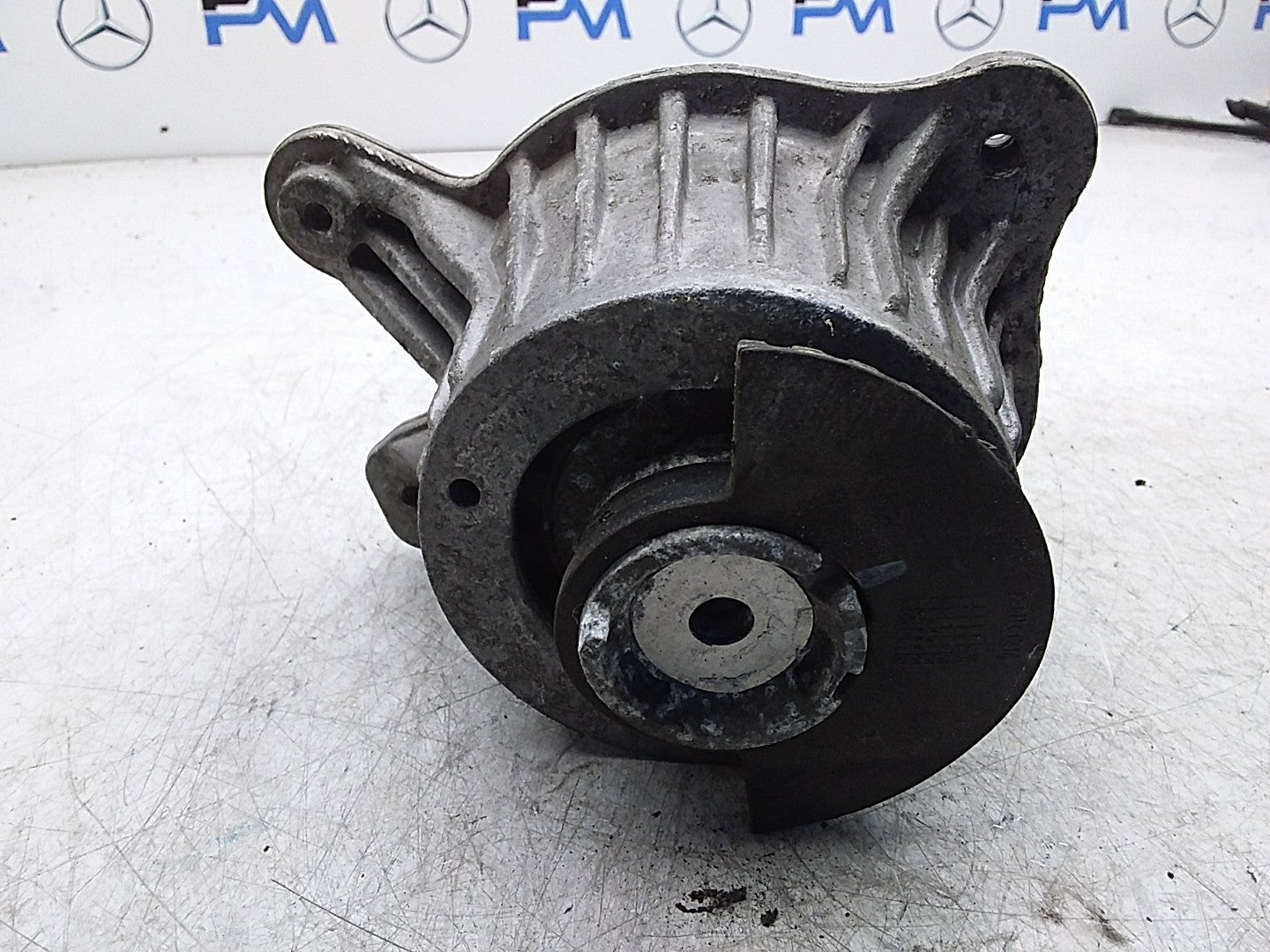 MERCEDES BENZ  C-CLASS  W205  ENGINE MOUNT RIGHT OS A2052406717 FMR362