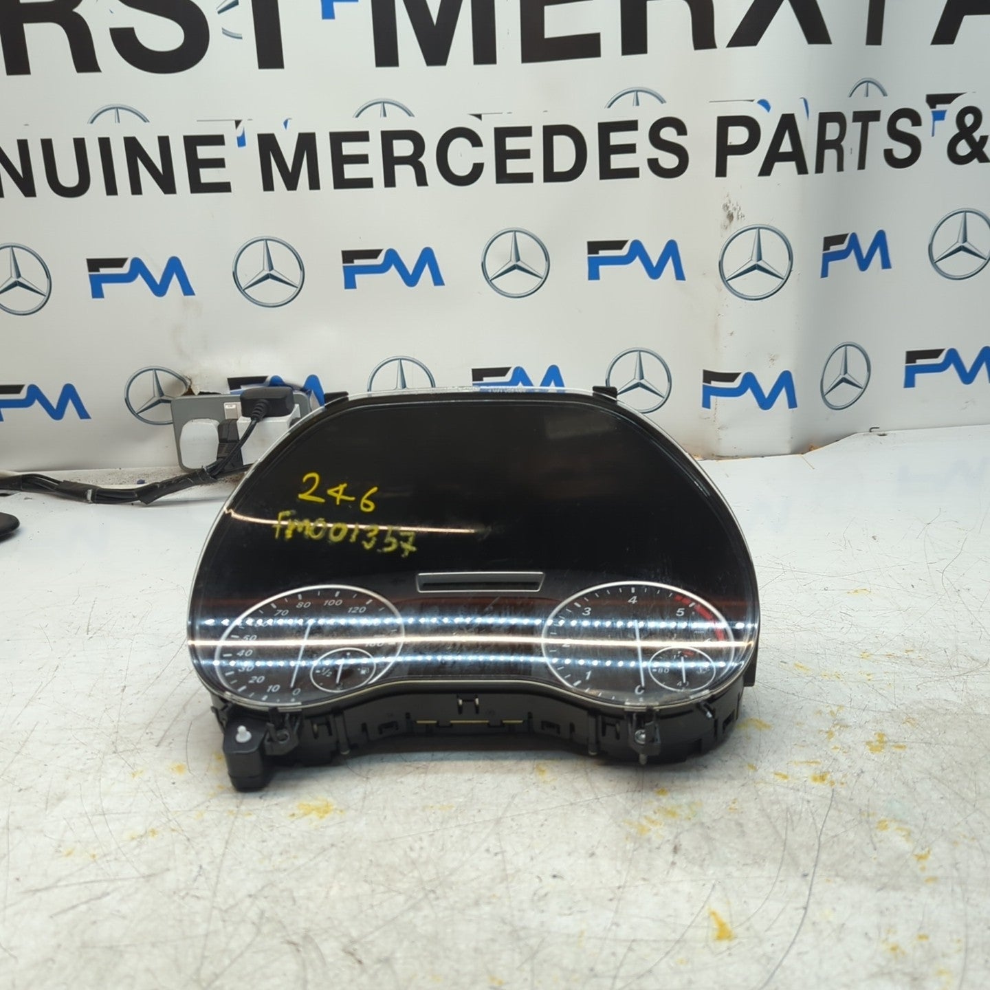MERCEDES B-CLASS W246 SPEEDOMETER INSTRUMENT CLUSTER BLACK A2469006911 FM001357