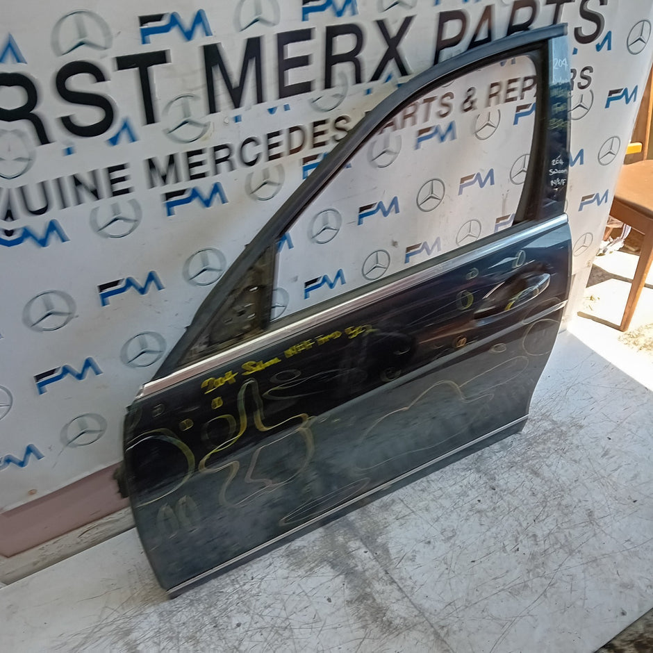MERCEDES BENZ  BENZ C-CLASS W204 PASSENGER FRONT DOOR NSF 2012 BLACK FMD527