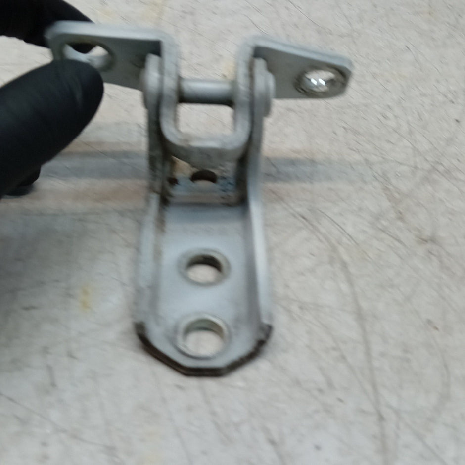 MITSUBISHI OUTLANDER MK3  FRONT DOOR HINGE PANEL A521 A046834 FM001637