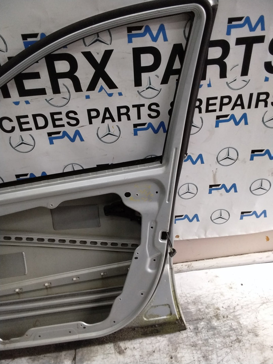 MERCEDES M-CLASS W164  DRIVER FRONT DOOR OSF SILVER 2005-11 FMD561