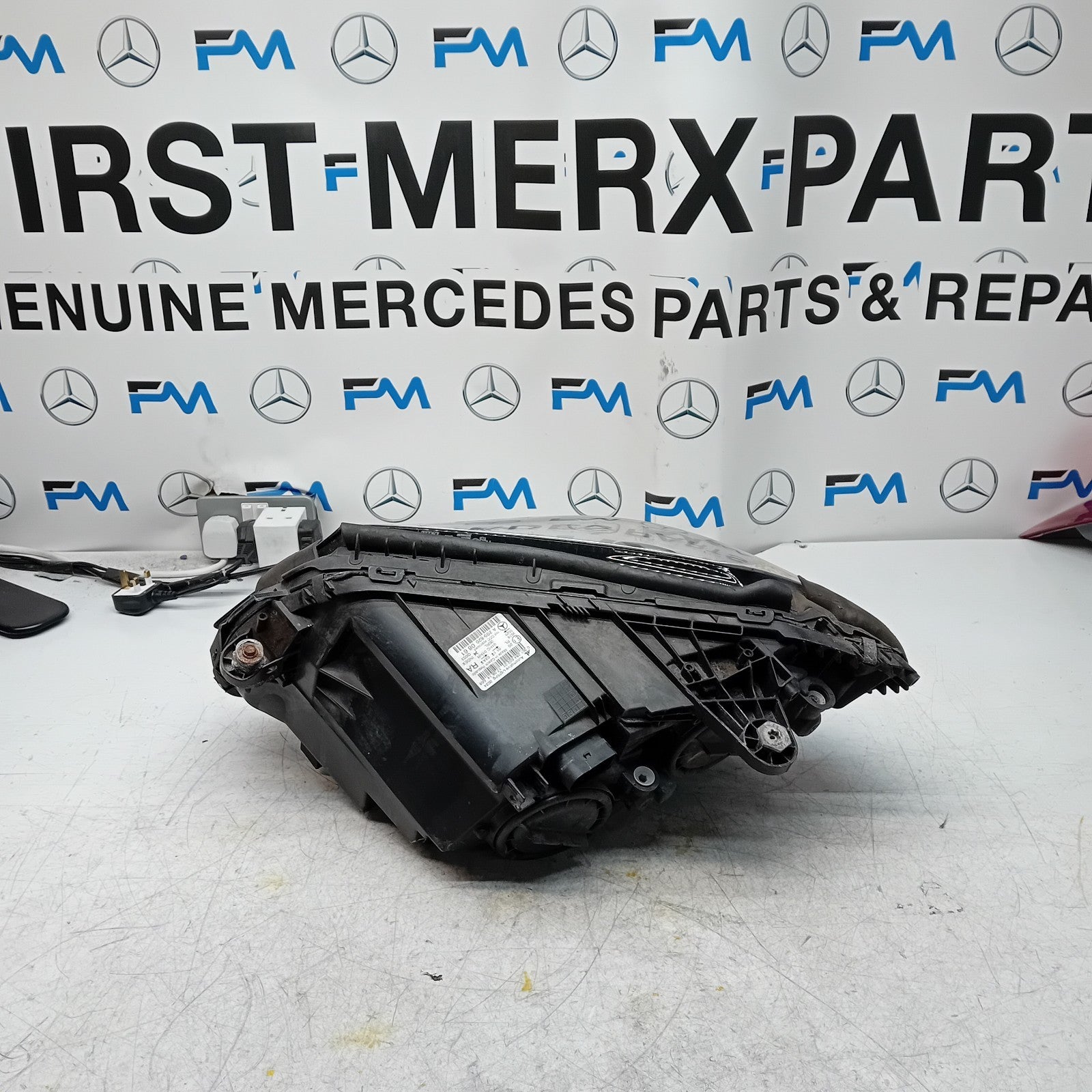 MERCEDES BENZ C-CLASS W205 DRIVER SIDE FRONT HEADLIGHT A2058200861 20l4 FMH187