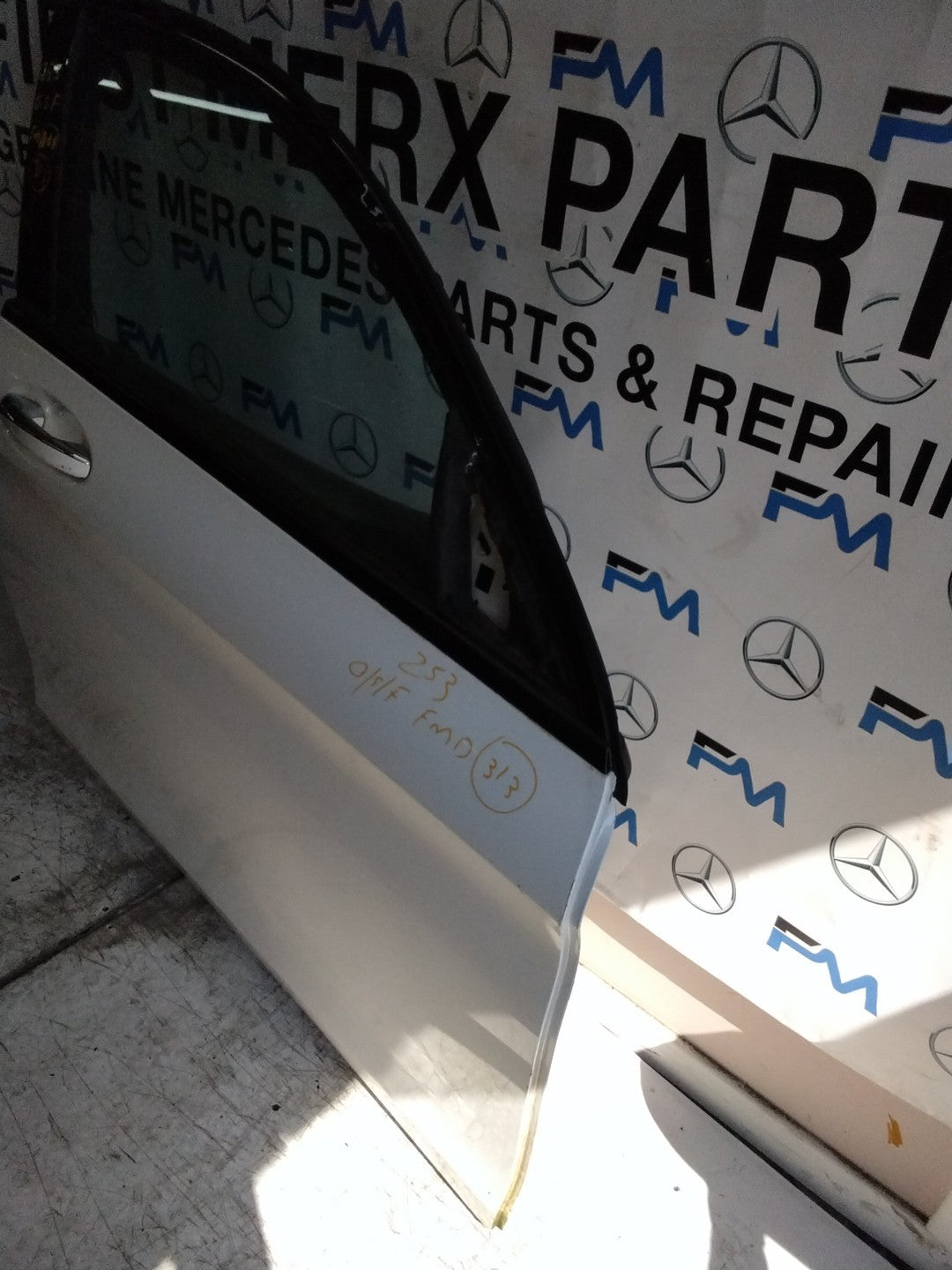 MERCEDES BENZ GLC W253  DRIVER FRONT DOOR OSF WHITE 2016-2023 COMPLETE FMD313