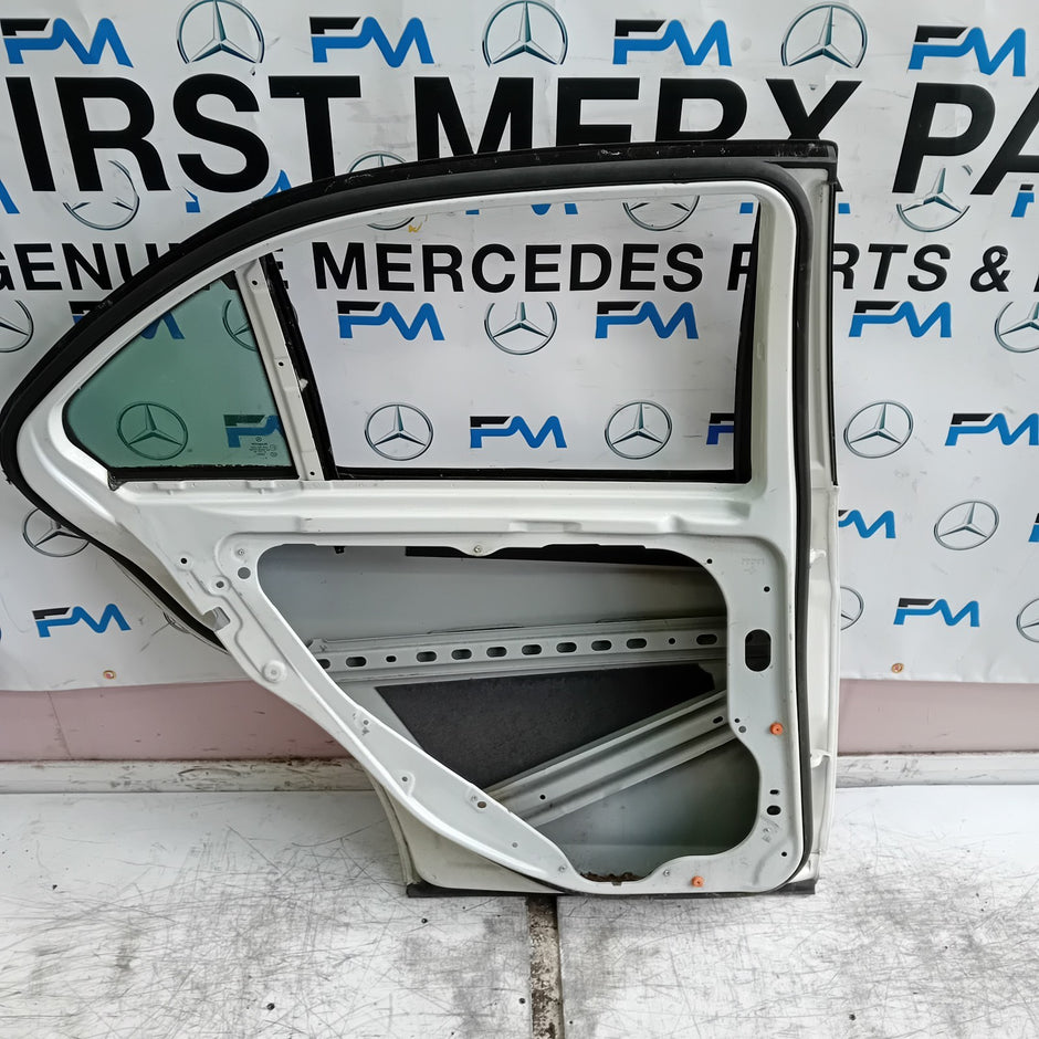 MERCEDES C-CLASS W204 SLN PASSENGER REAR DOOR NSR WHITE 2008-14 FMD422