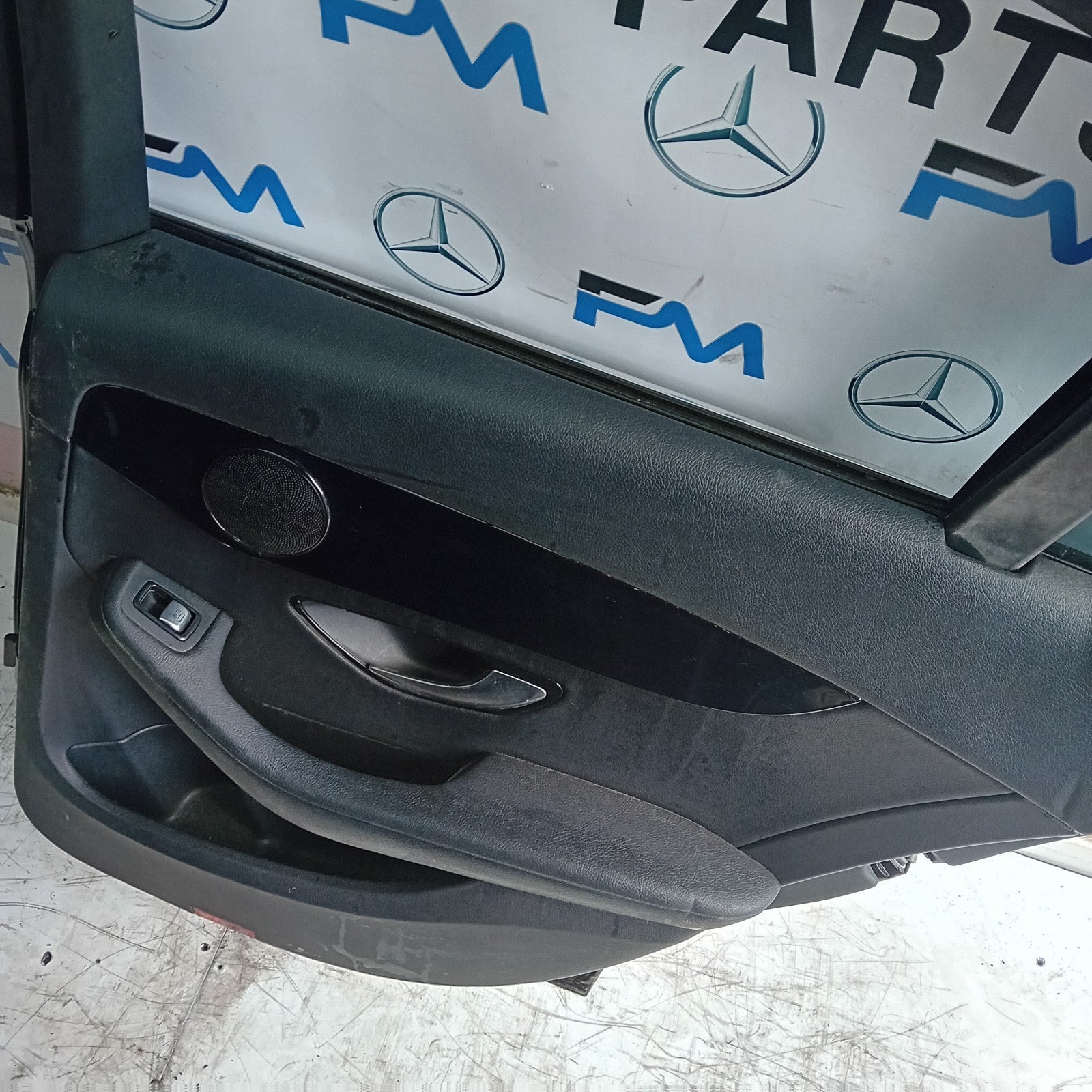 MERCEDES BENZ C-CLASS W205 DRIVER SIDE REAR DOOR O/S/R BLACK COMPLETE FMD142