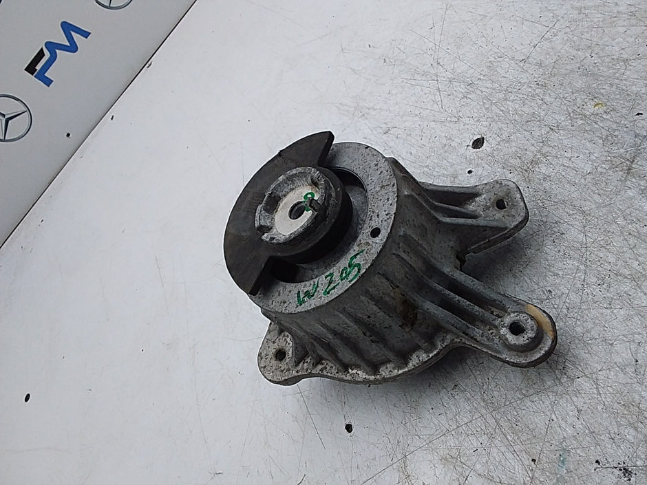 MERCEDES BENZ  C-CLASS W205  ENGINE MOUNT RIGHT OS A2052406717 FMR321