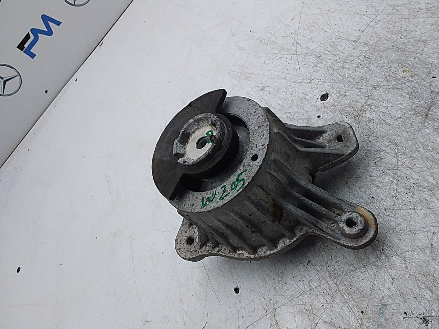 MERCEDES BENZ  C-CLASS W205  ENGINE MOUNT RIGHT OS A2052406717 FMR321
