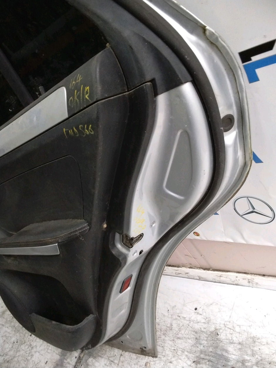 MERCEDES M-CLASS W164  DRIVER REAR DOOR OSR SILVER 2005-11 COMPLETE FMD566