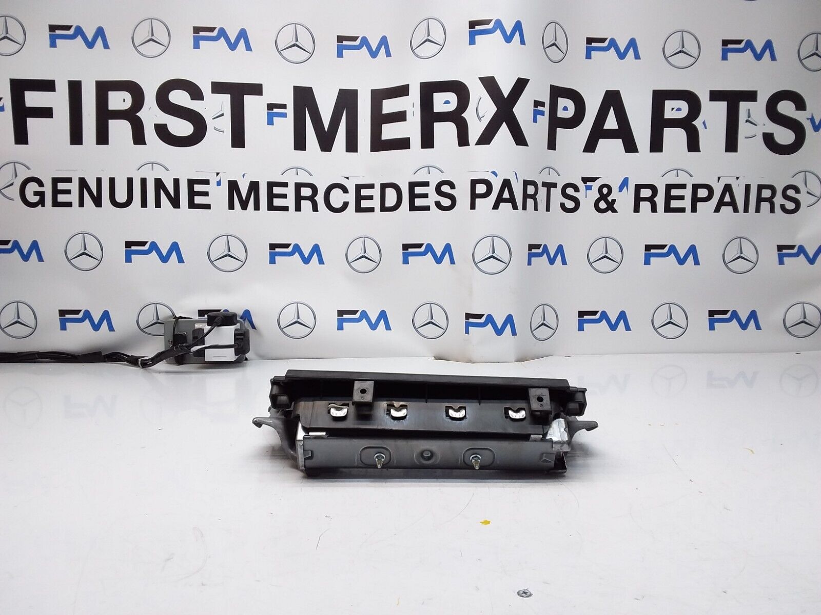 MITSUBISHI OUTLANDER MK3 KNEE AIR SRS BAG RIGHT DRIVER SIDE 7030A-31753 FM00312