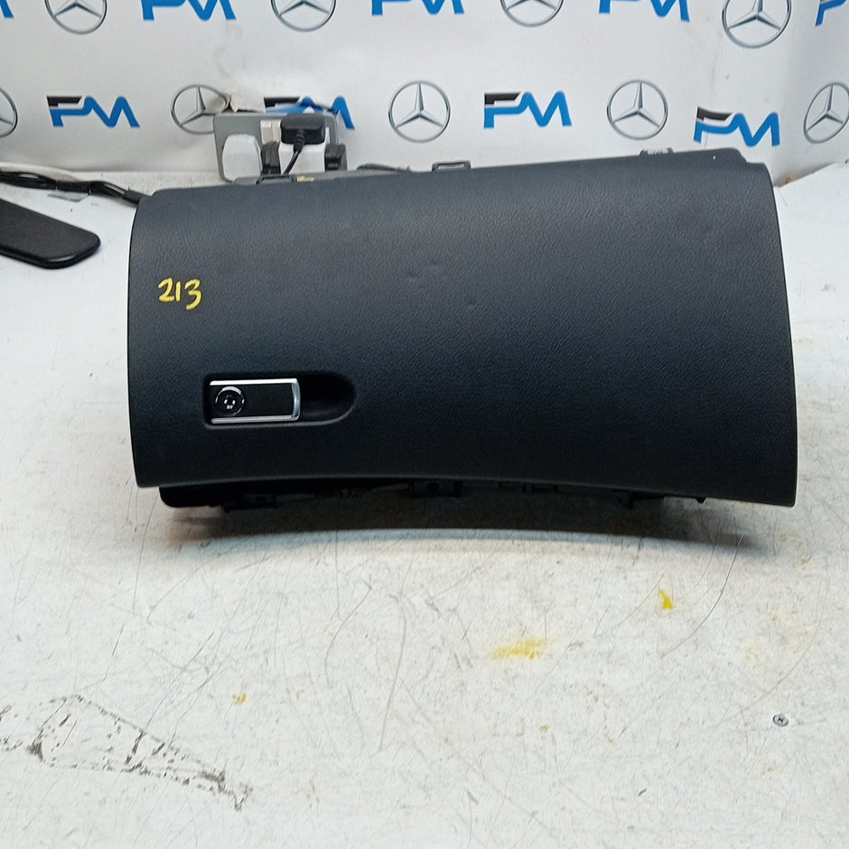 MERCEDES E-CLASS W213 DASHBOARD GLOVEBOX 2016 ON A2136800391 BLACK FM001315