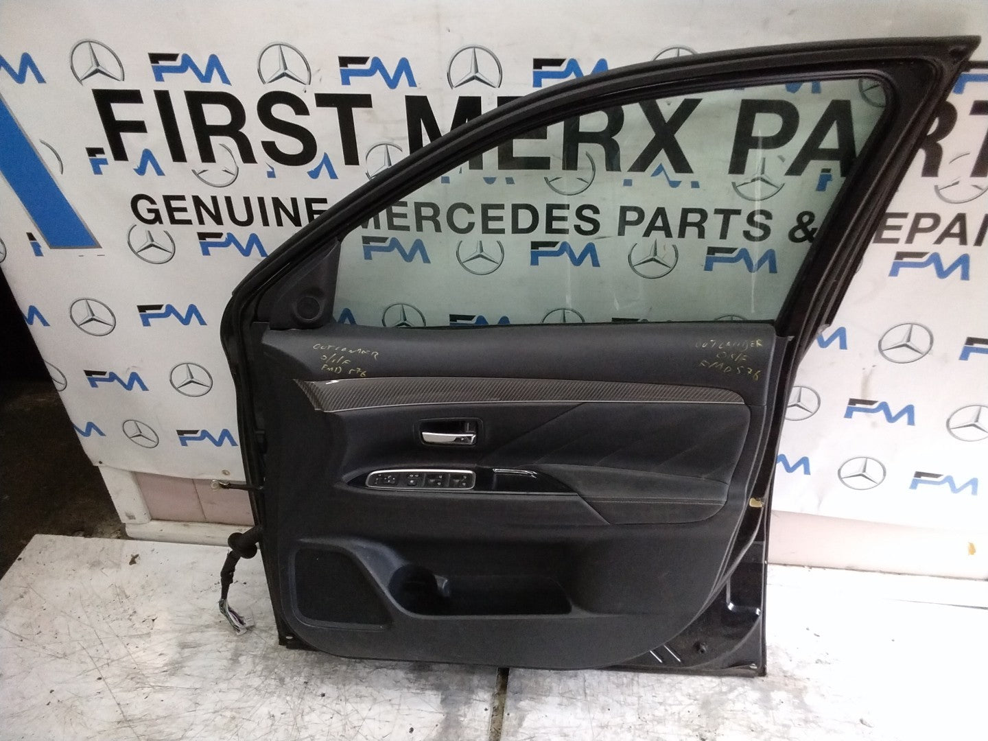 MITSUBISHI OUTLANDER DRIVER FRONT DOOR OSF BLACK  COMPLETE FMD576