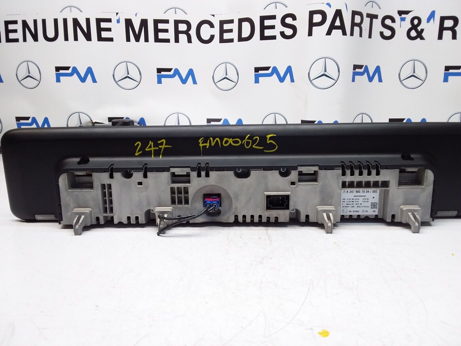 MERCEDES B-CLASS W247 DISPLAY SCREEN INSTRUMENT CLUSTER A2479007004 FM00625