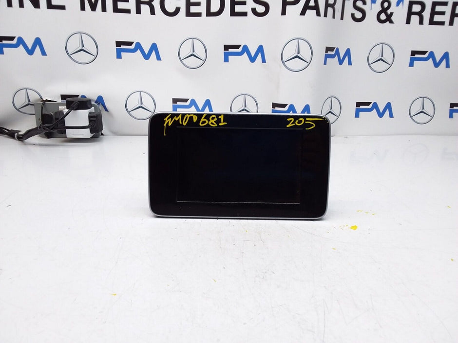 MERCEDES C-CLASS W205 2016 SAT NAV MULTIMEDIA SCREEN A2059009517 FM00681