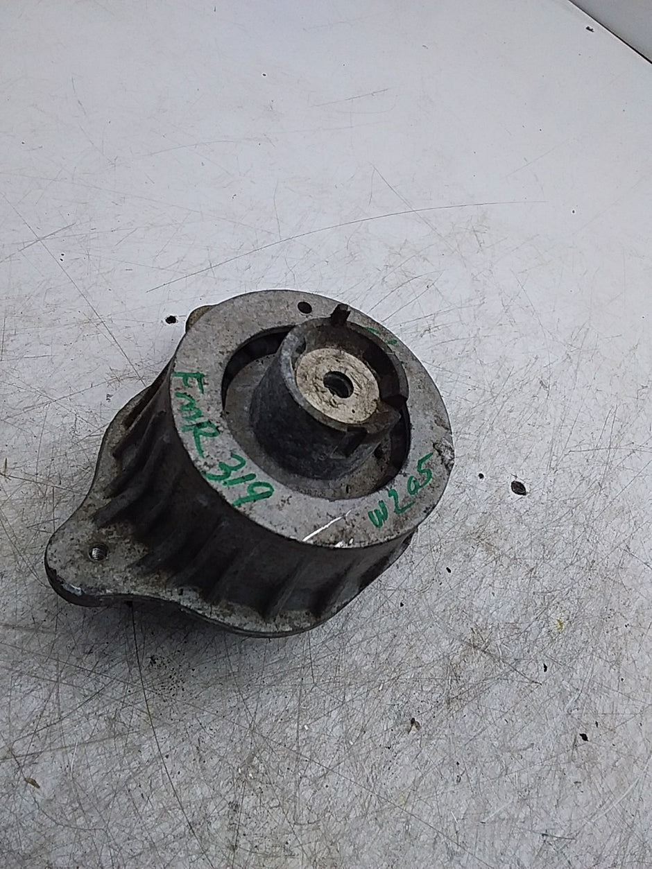MERCEDES BENZ  C-CLASS W205  ENGINE MOUNT LEFT NS A2052406617 FMR319