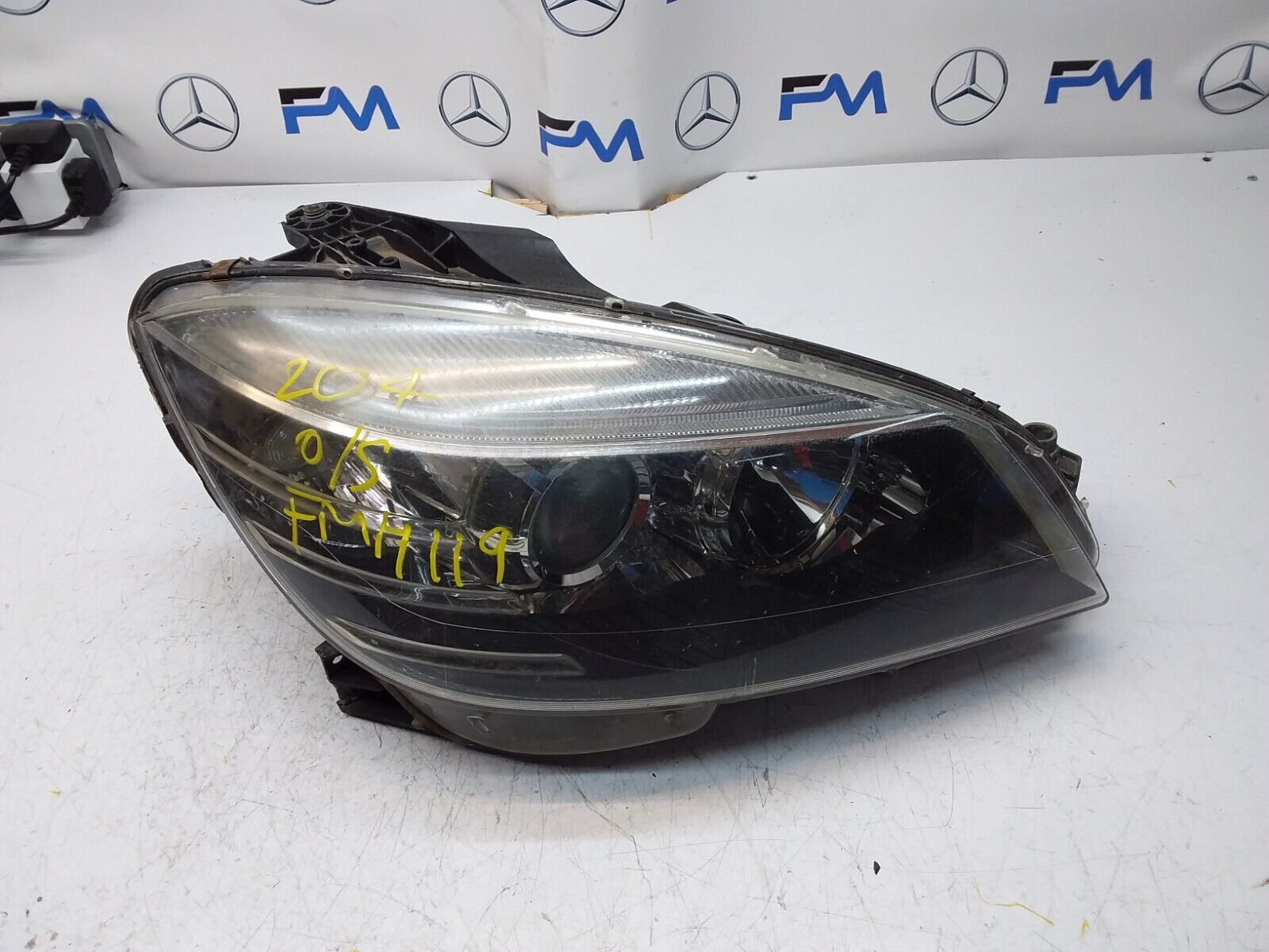 2008-2014 MERCEDES C-CLASS W204 HEADLIGHT DRIVER SIDE OS FMH119 (DAMAGED)
