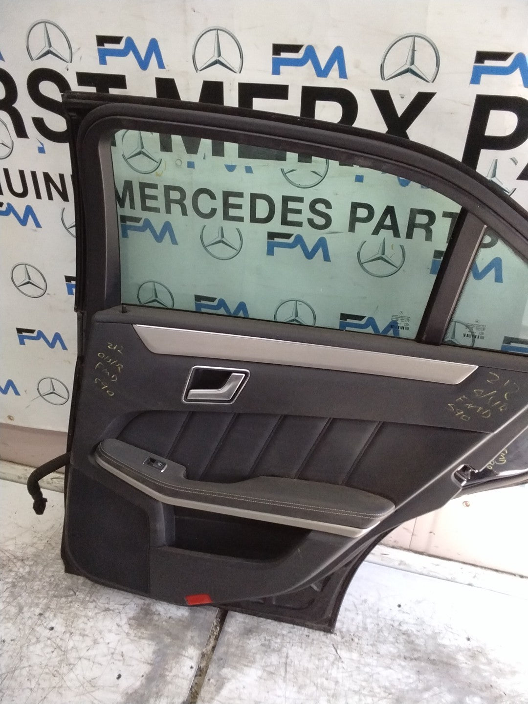 MERCEDES E-CLS W212  DRIVER REAR DOOR OSR BLACK 2009-16 COMPLETE  FMD590