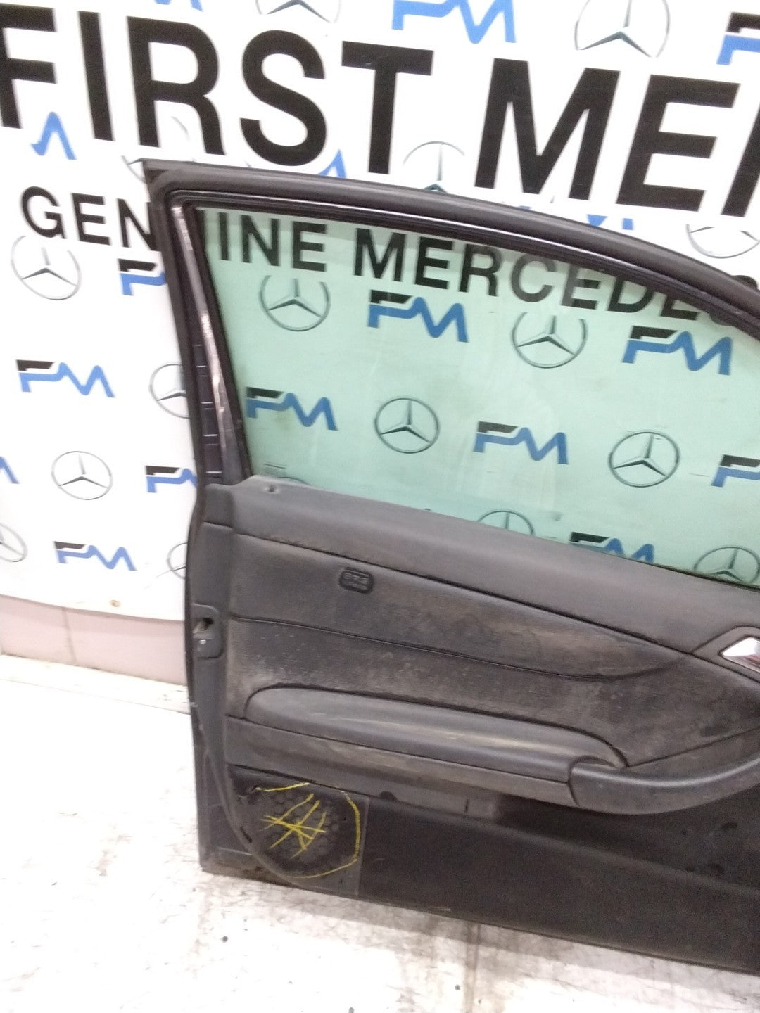 MERCEDES C-CLASS W203 PASSENGER FRONT NSF BLACK 2001-2004 COMPLETE FMD318