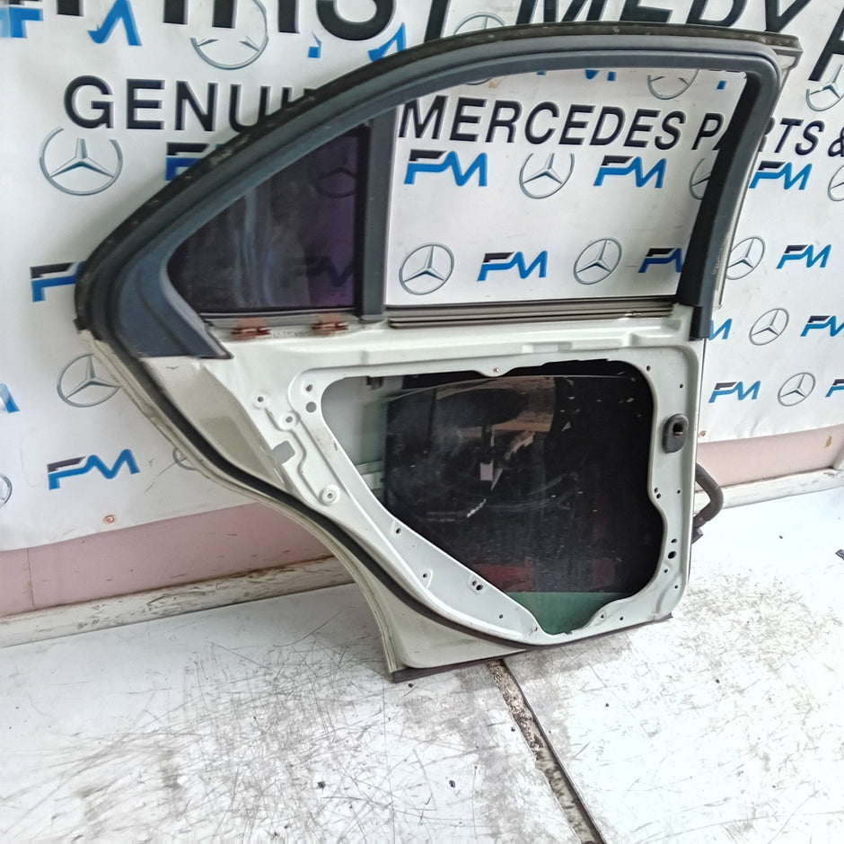 MERCEDES C-CLASS W204 SLN PASSENGER REAR DOOR NSR WHITE 2008-14 FMD426