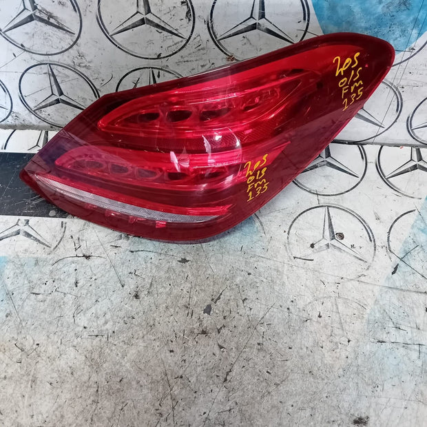 MERCEDES BENZ C-CLASS W205 SALOON REAR DRIVER SIDE ( OFF SIDE ) TAIL LIGHT