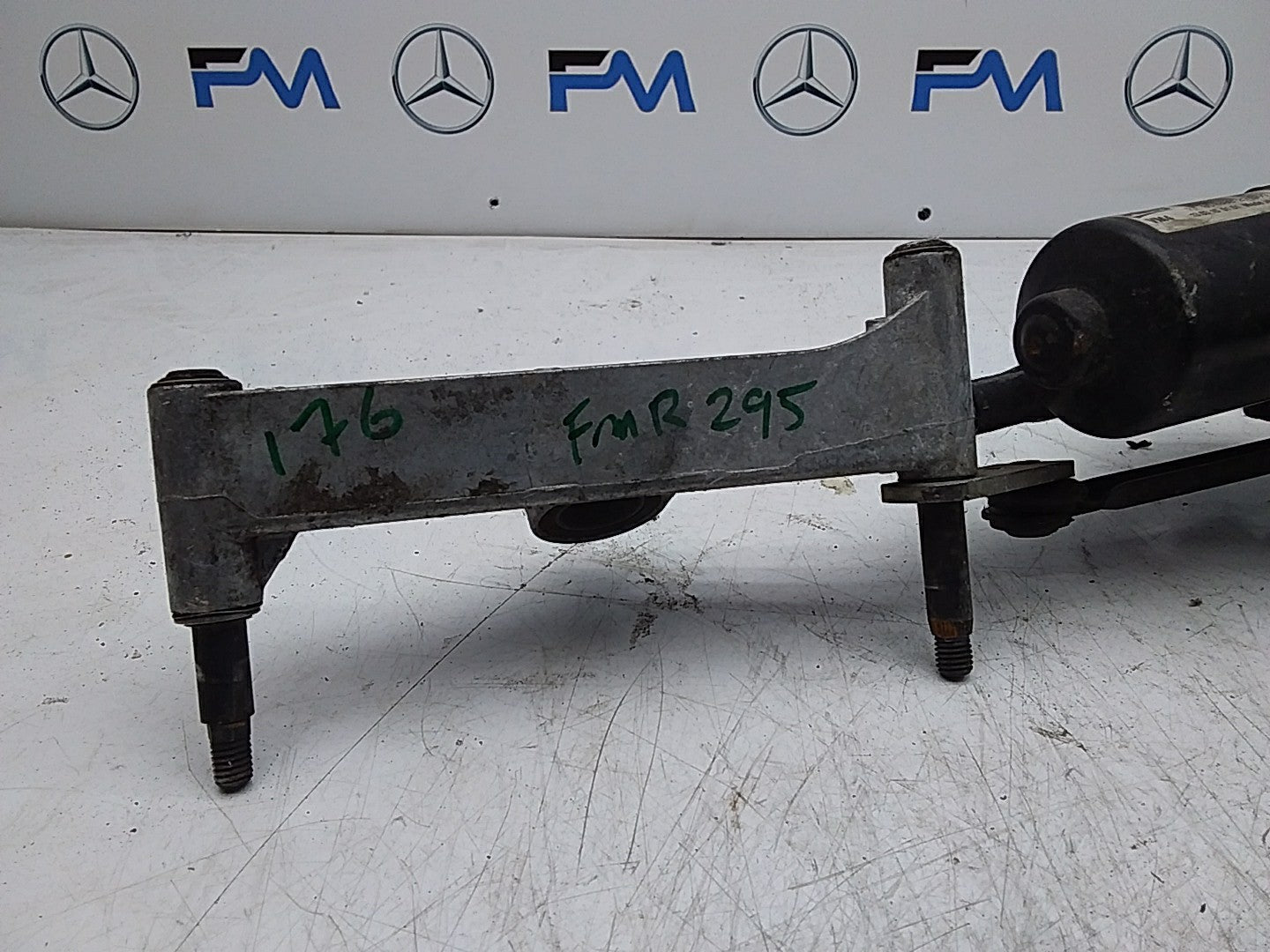 MERCEDES A-CLS W176 WIPER MOTOR AND LINKAGE A1769061900 FMR295