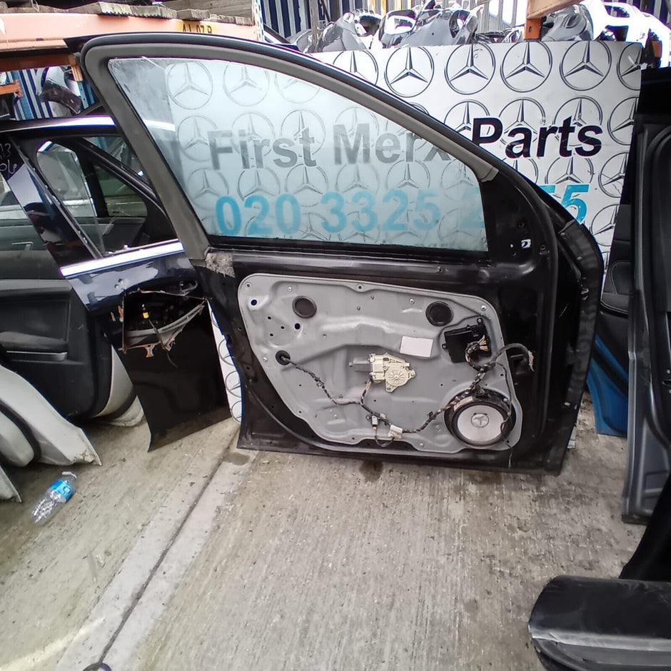 MERCEDES BENZ R-CLASS W251 PASSENGER SIDE FRONT DOOR ( NEAR SIDE FRONT )