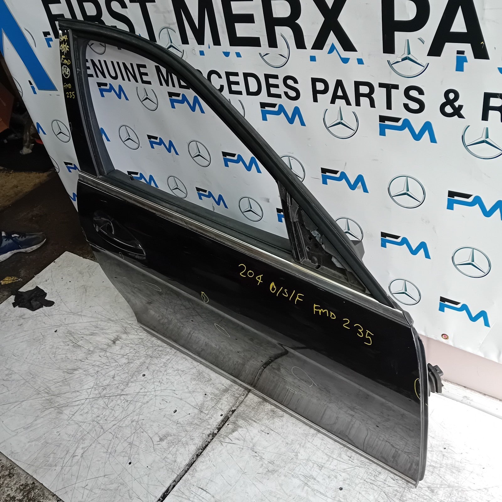 MERCEDES BENZ C-CLASS W204  DRIVER FRONT DOOR OSF BLACK 2009-14 COMPLETE FMD235