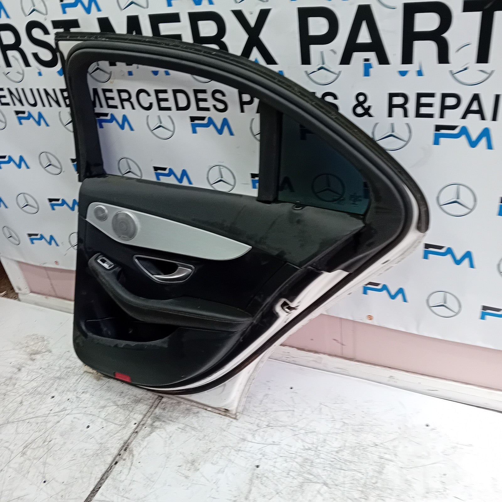 MERCEDES BENZ  C-CLASS W205 DRIVER SIDE REAR DOOR O/S/R WHITE COMPLETE FMD135
