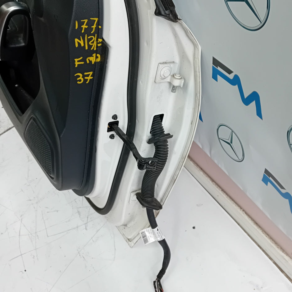 MERCEDES C-CLASS W177 PASSENGER SIDE FRONT DOOR N/S/F COMPLETE WHITE FMD37