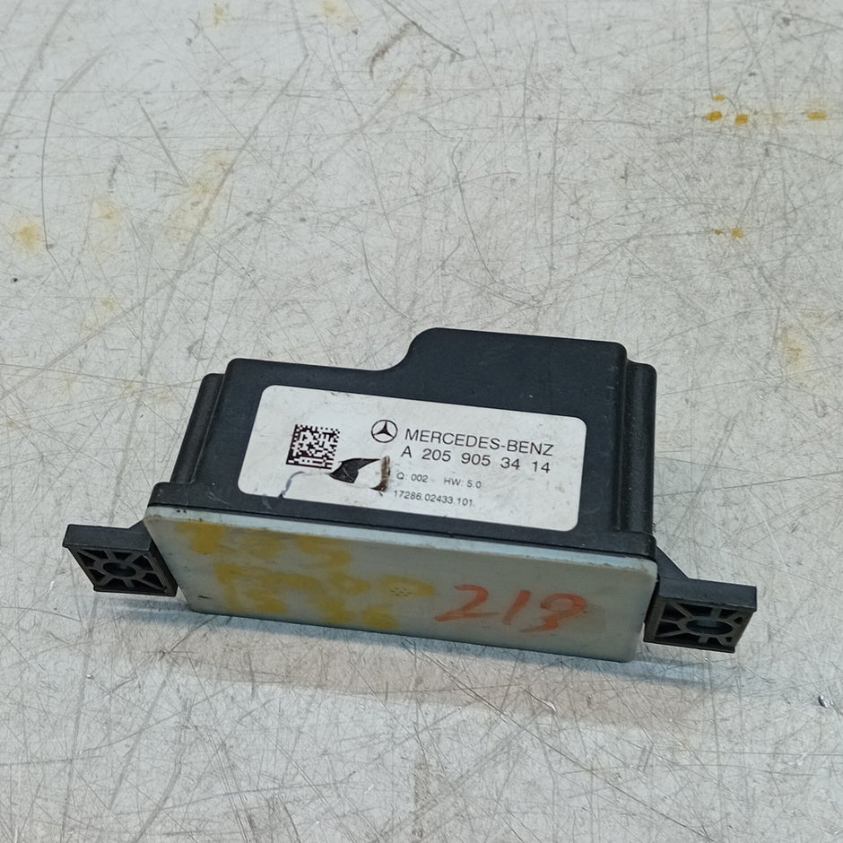 MERCEDES C-CLASS VOLTAGE CONVERTER AUXILIARY BATTERY W205 A2059053414 FM001536