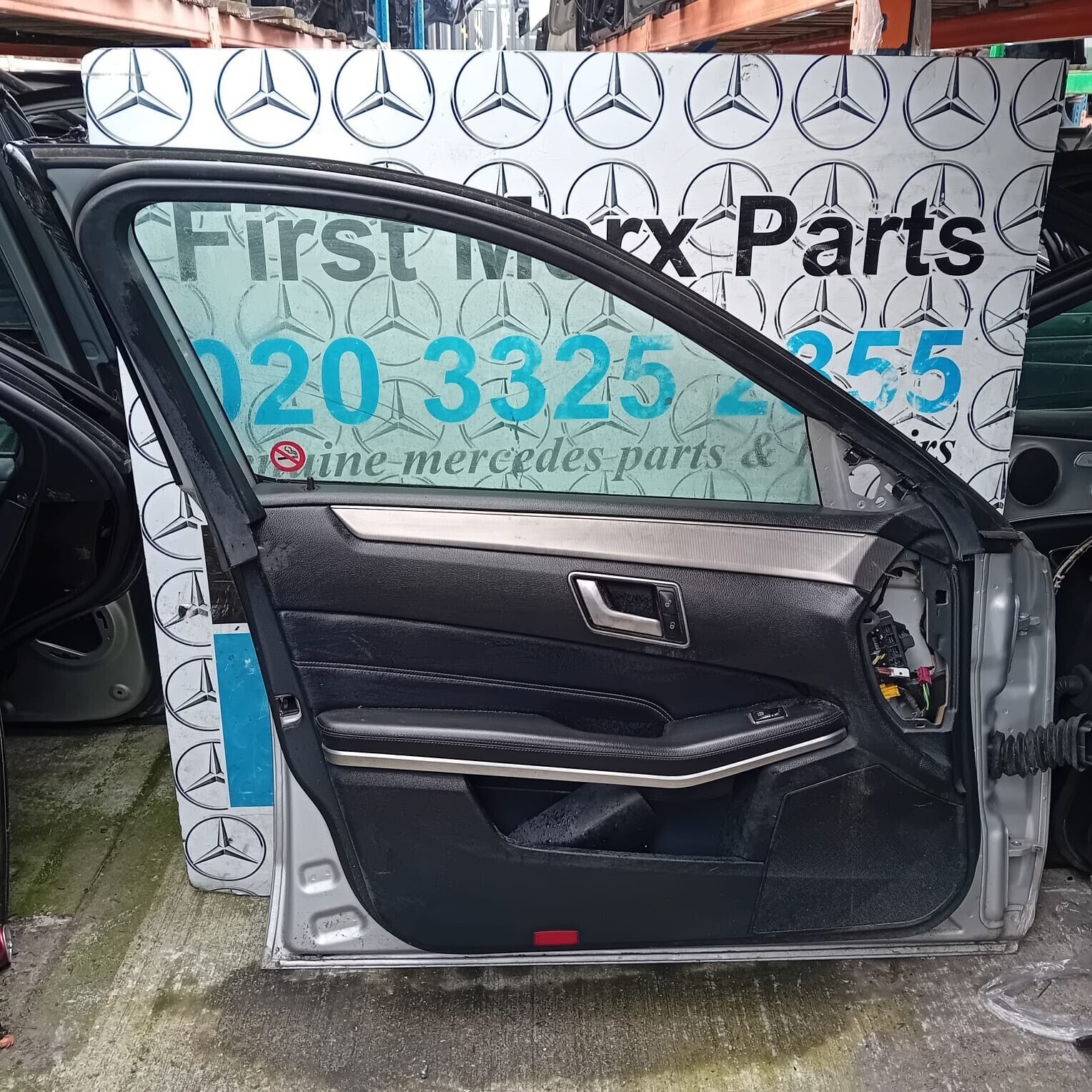 MERCEDES BENZ E-CLASS  W212  PASSENGER SIDE FRONT DOOR ( NEAR SIDE FRONT )