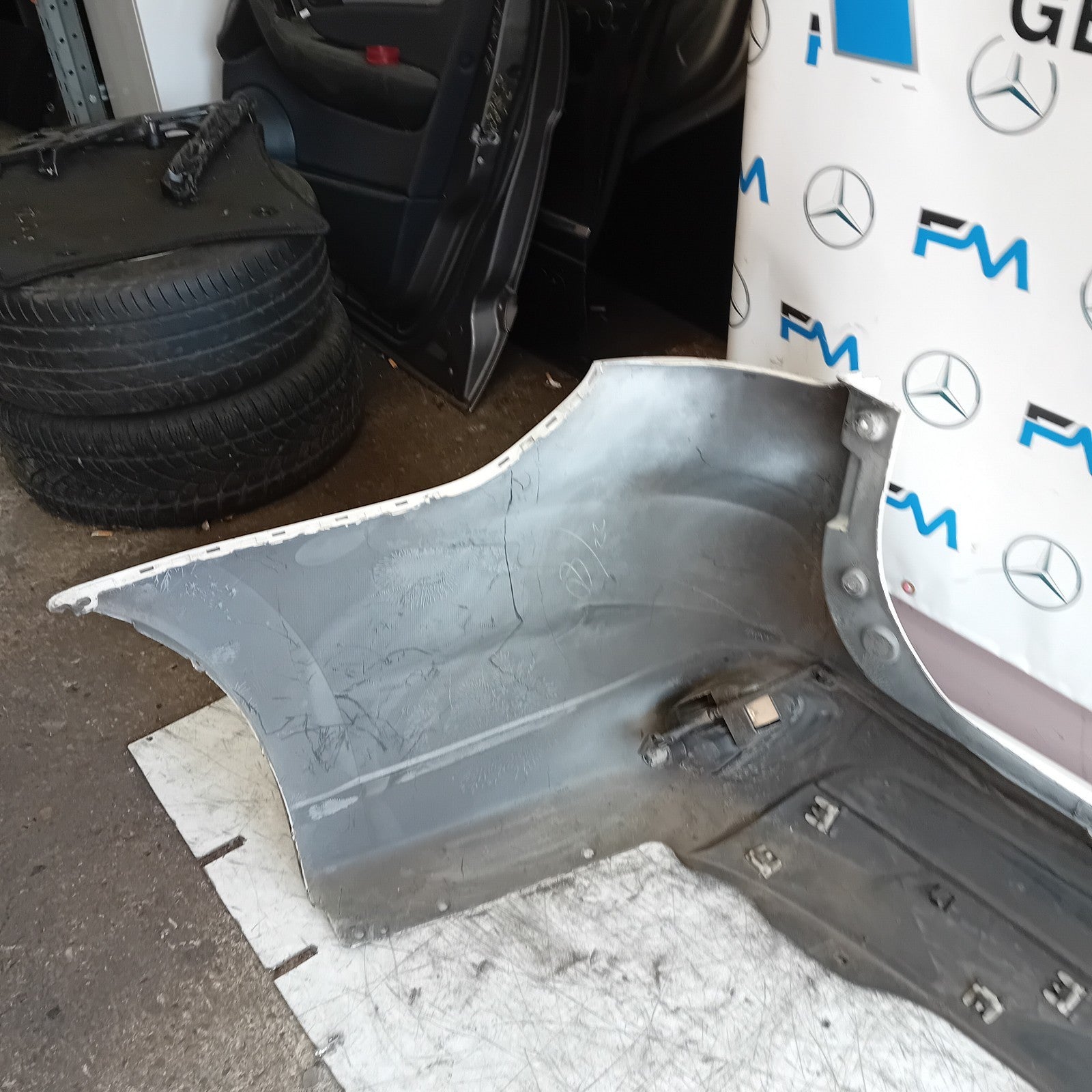 MITSUBISHI OUTLANDER MK3 REAR BUMPER WHITE 2013 COMPLETE FMX110