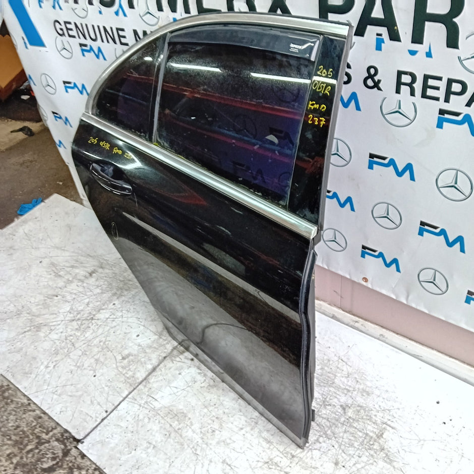 MERCEDES C-CLASS W205 SALOON DRIVER REAR DOOR OSR BLACK 2014 ON COMPLETE FMD237